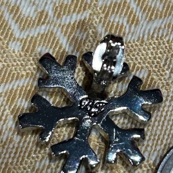 HOLIDAY🎄🎄BETSEY JOHNSON NWT –Sparkly Snowflake Green Crystal EARRINGS - Picture 7 of 7